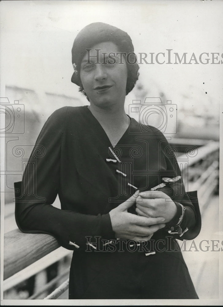 1933 Press Photo Hennessey&#39;s fiancee, Esther Leslie at the S.S.Bremen - Historic Images