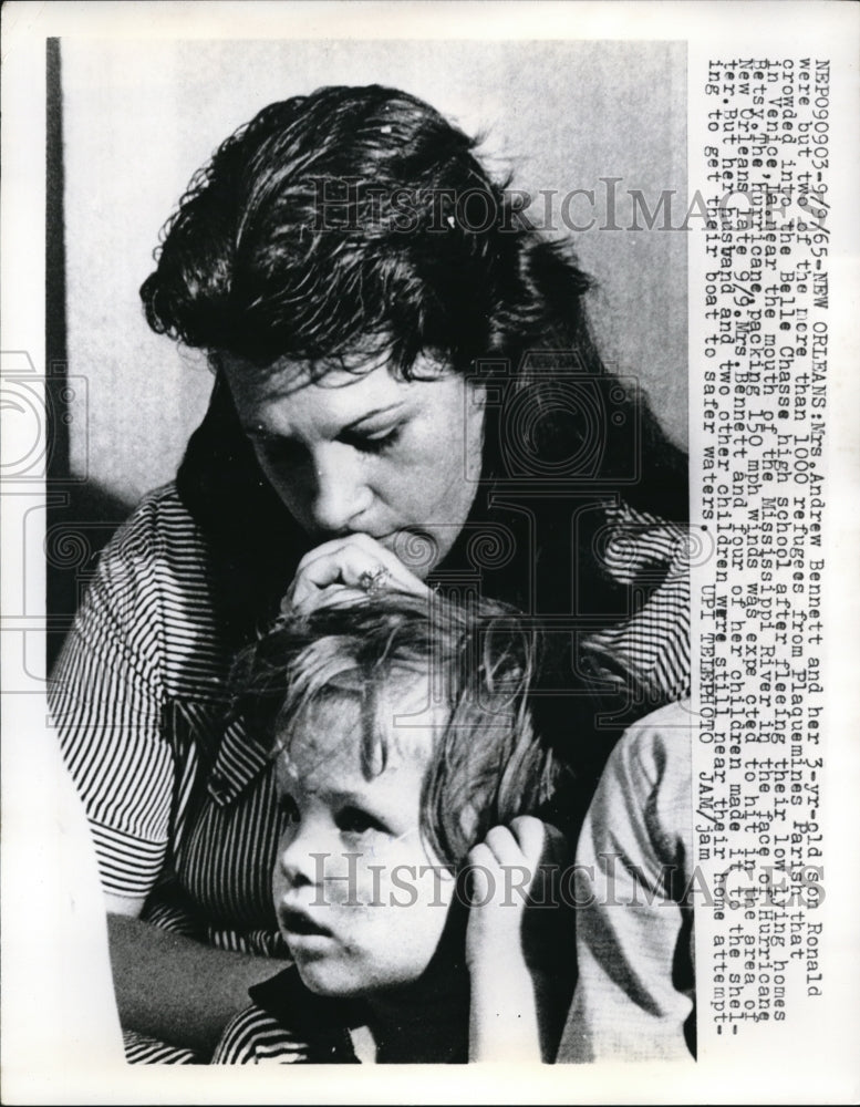 1965 Press Photo Mrs. Bennett and son are refugees from Plaquemines - Historic Images