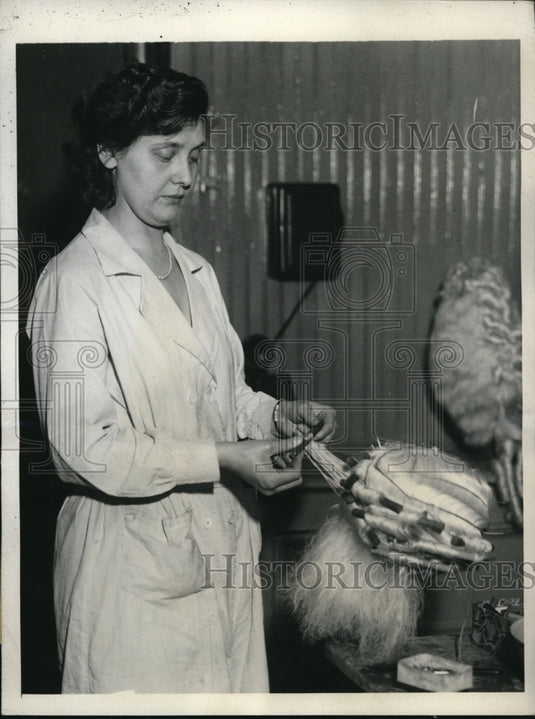 1933 Saul Cohen's wig Factory in New York for 30 years - Historic Images
