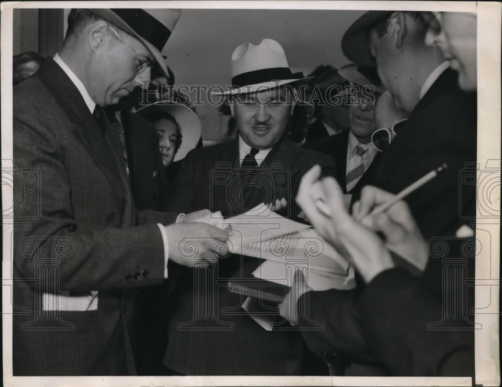 1937 St Mary&#39;s College Gerald Levin &amp; trust officer Sylow Bervin - Historic Images