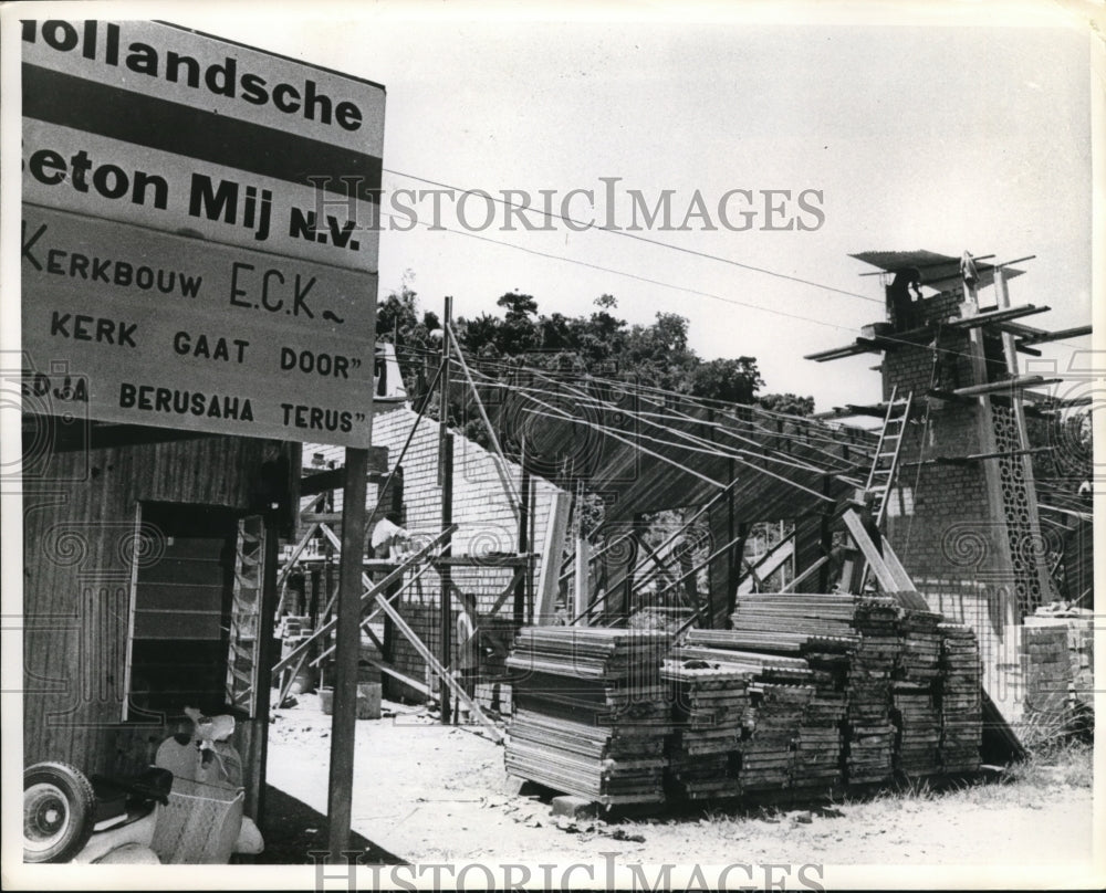 1962 Press Photo Construction of church in Hollandia - Historic Images