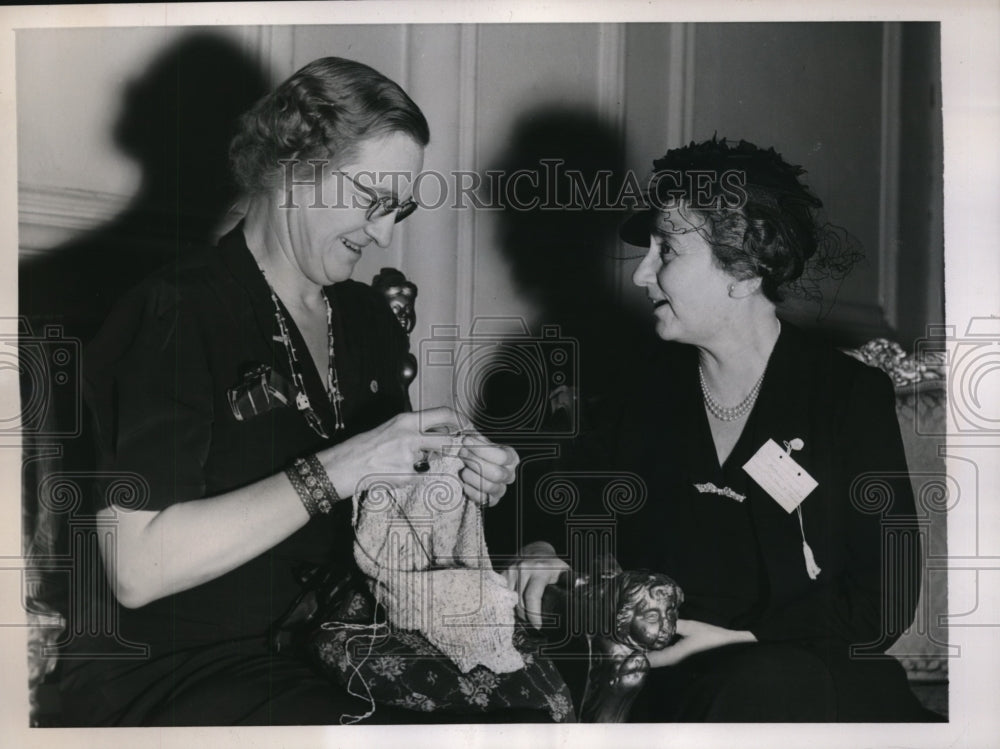 1939 Press Photo Philadelphia Pa Mrs Helen Joy Lee &amp; Mrs Charles Stearhe - Historic Images