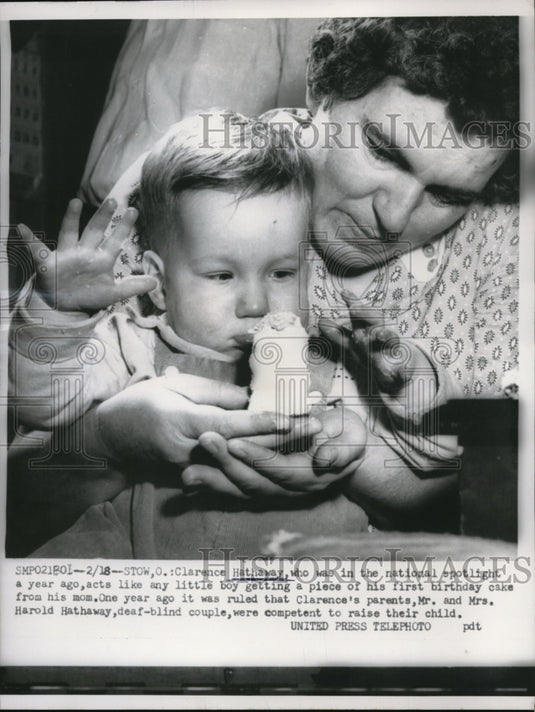 1956 Press Photo Stoe Ohio Clarence Hathaway age & his blind mother - Historic Images