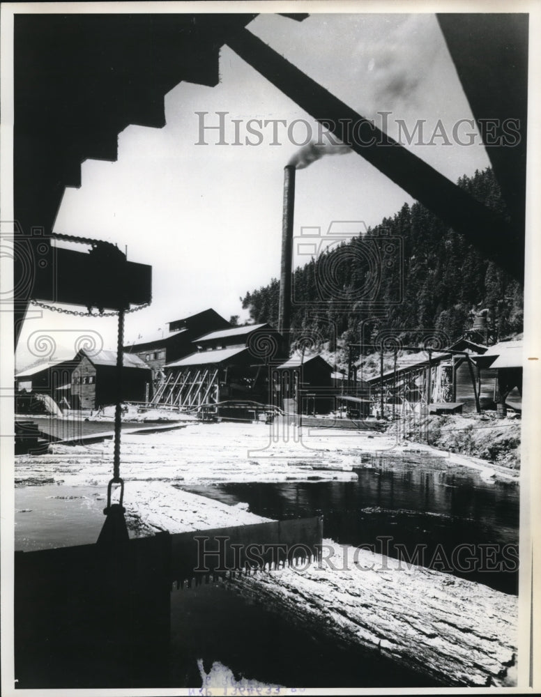 1963 Press Photo drag saw frames picture of log pond at a logging site - Historic Images