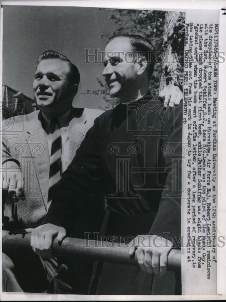 1957 Press Photo NYC Air Force Maj Rbt Lewis, Rev H Schiffer at Fordham Univ - Historic Images