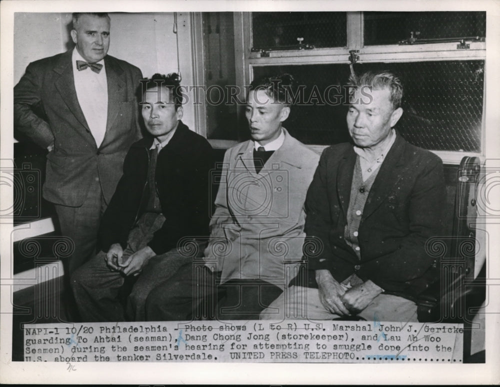 1952 Press Photo Philadelphia Pa US MArshall JJ Gericke guards To Ahtai - Historic Images