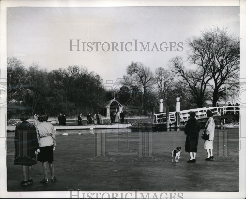 1954 Press Photo Berlin Germany Tourists Walk Across Frozen Lake - nec97659 - Historic Images