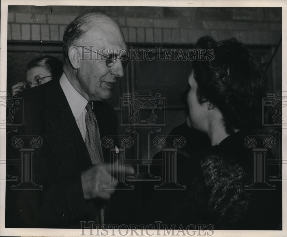 1946 Press Photo Mr Kettering at Flxible Company chairman of board - nec97709 - Historic Images