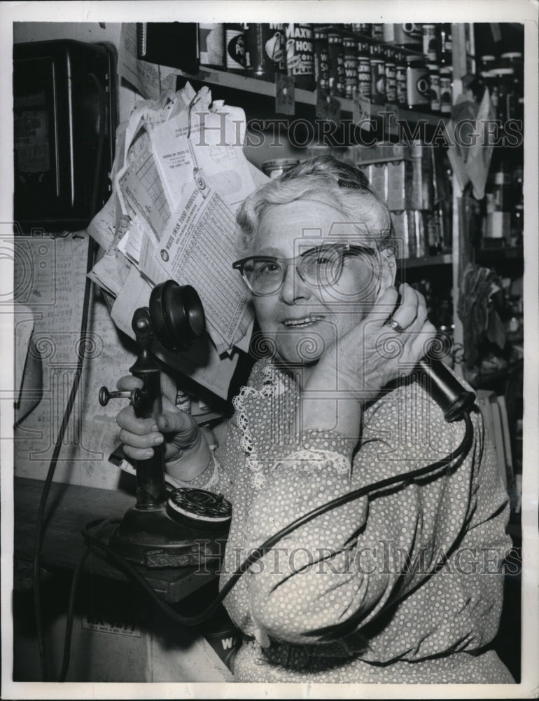 1959 Press Photo Old but still working,that&#39;s Mrs. Purcell still on her business - Historic Images