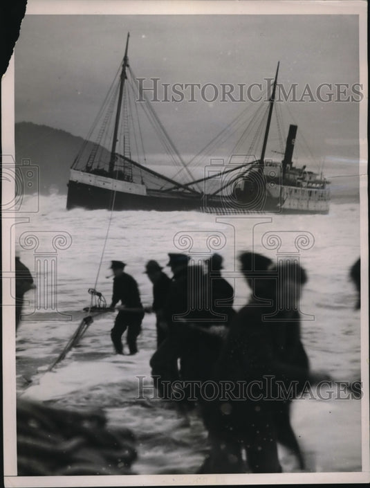 1937 Press Photo Coastguardsmen to Coastwise Steamer Cottoneva - Historic Images
