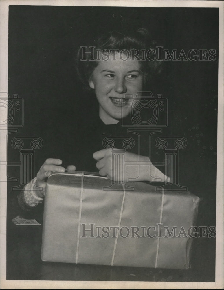 1949 Press Photo Doris Brochaska of Grace bedford - Historic Images