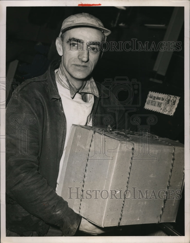1950 Press Photo Ralph Stoner with package from daughter in Pasadena - Historic Images
