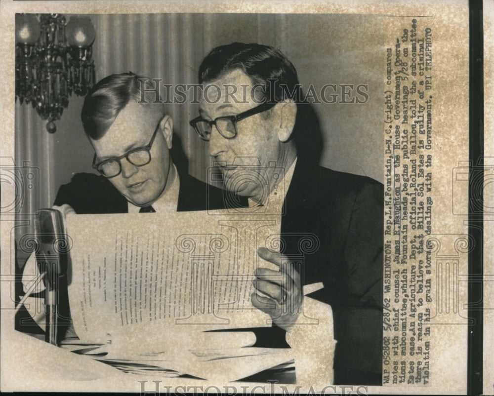 1962 Press Photo Rep. Fountain compares notes with chief counsel James Naughton - Historic Images