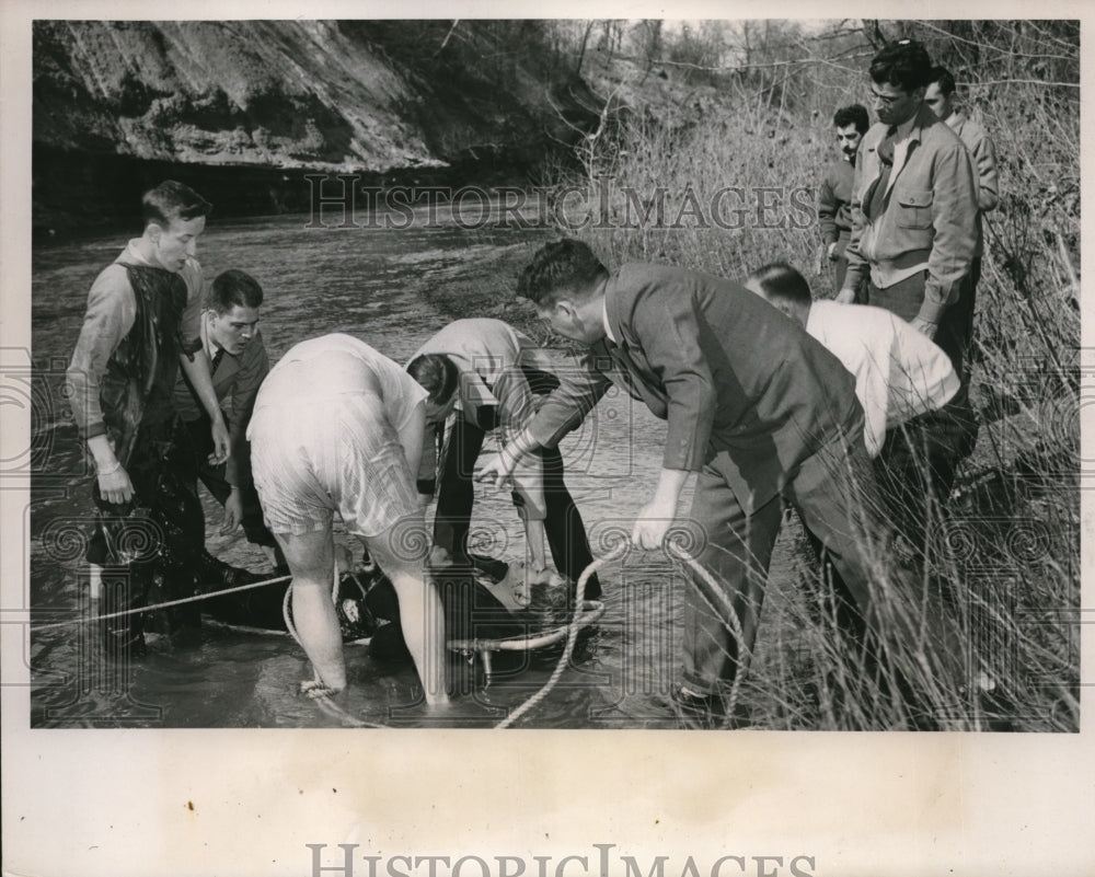 1951 Press Photo Jack Kerstetter, 15 being Rescued After Truck Accident - Historic Images