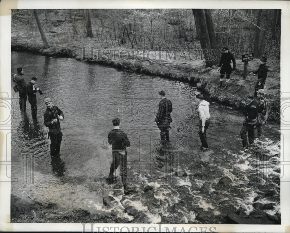 1941 Press Photo Anglers on a small stream known as Meadobrook in New York - Historic Images