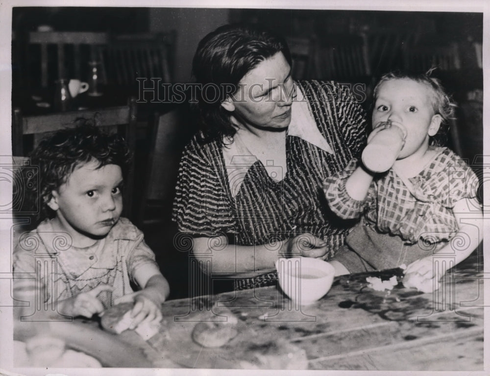 1937 Press Photo Food for Refugees in Columbus - Historic Images