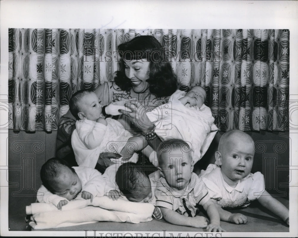 1957 Press Photo Joan Wilcoxon, Wife of Henry Wilcoxon acts as Babysitter - Historic Images