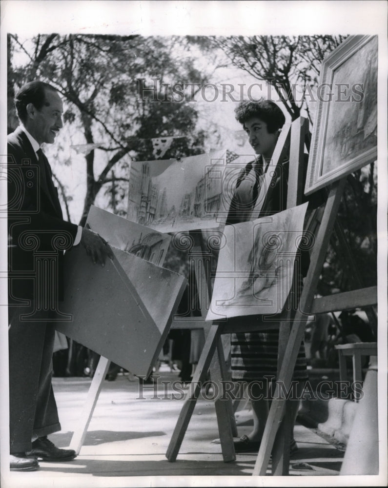 1957 Press Photo Art is Family affair Roberto Paez and Daughter Ester - Historic Images