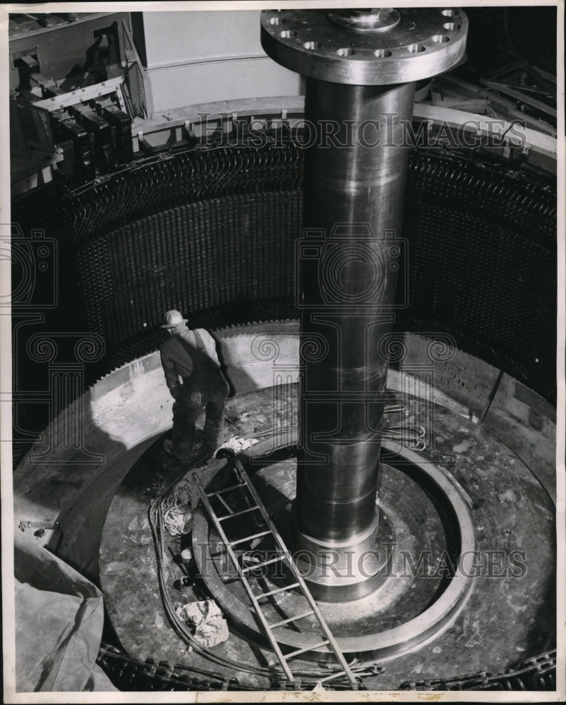 1951 Press Photo Coulee Dam Gets Two 65,000 Horsepower Motors - Historic Images