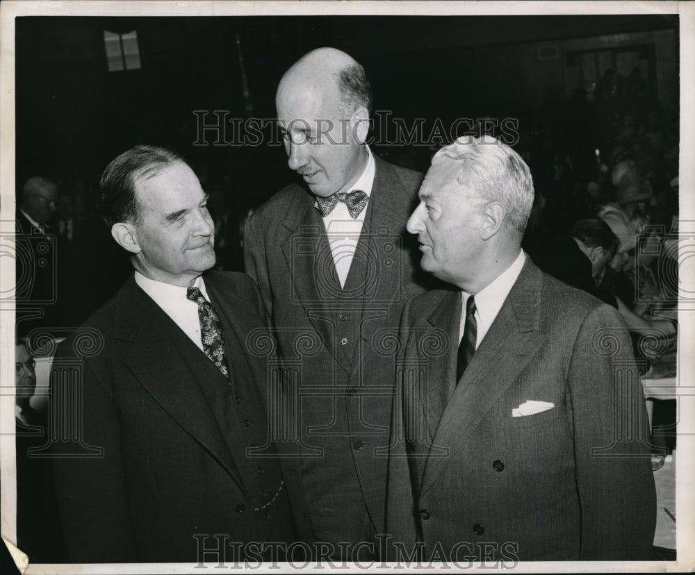 1951 Press Photo Irving S. Olds Welcomes Jared Ingersoll and Herbert E. Smith - Historic Images