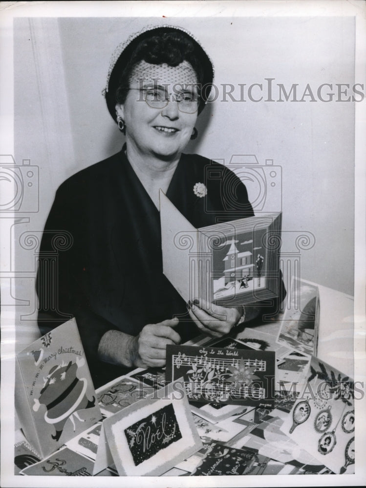 1955 Press Photo Long Beach Calif Mrs Claude McFaddin &amp; Christmas cards - Historic Images