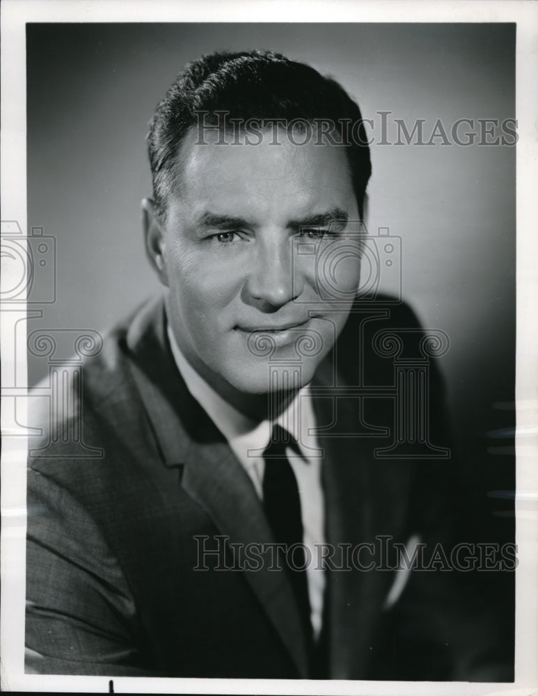 1967 Press Photo Art Fleming the host of &quot;Jeopardy&quot; - Historic Images