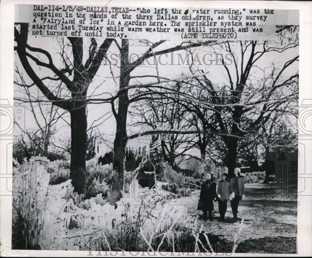 1950 Press Photo Three Dallas children on &quot;Fairyland of Ice&quot; - Historic Images