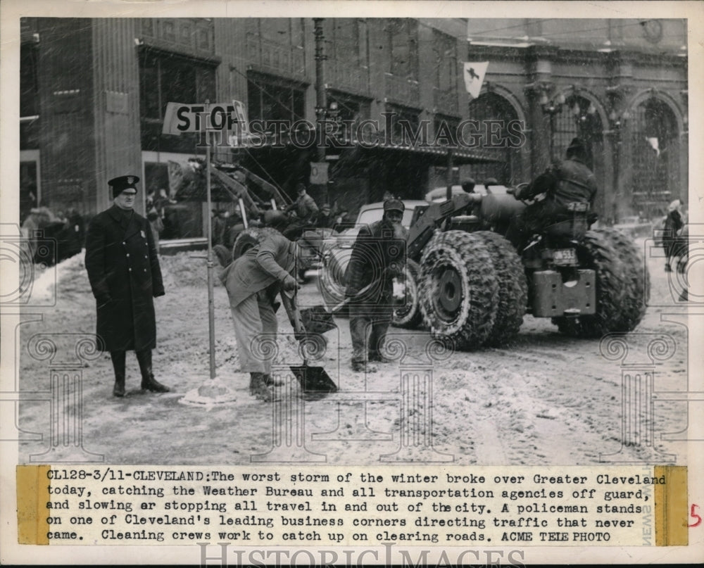 1948 Press Photo The worst winter storm attacks Cleveland - nec98604 - Historic Images