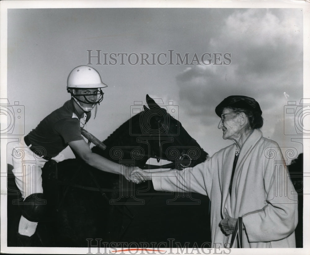 1965 Press Photo Oldest polo fan in Cleveland extends best wishes to Matt Nemec - Historic Images
