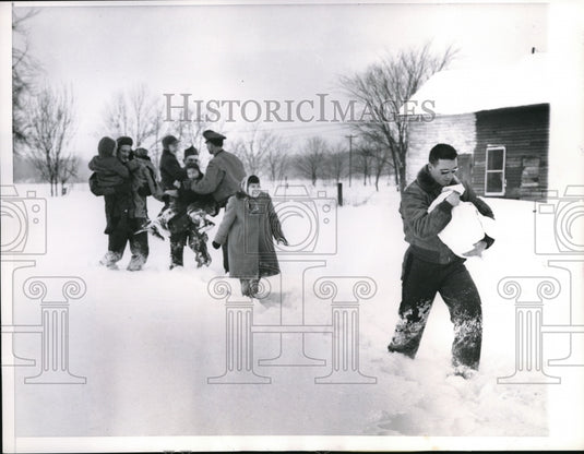 1953 Press Photo Westville Ind Mr & Mrs D Harmon & family rescued from snow - Historic Images