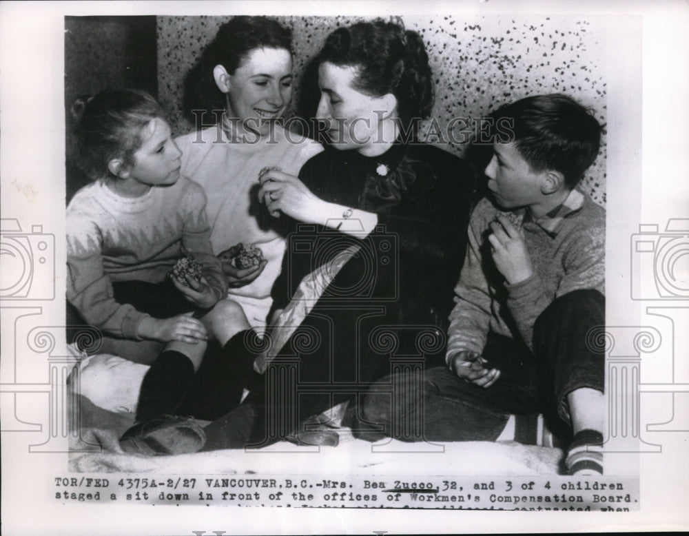 1956 Press Photo Vancouver,Canada Mrs Ben Zucco &amp; kids at sit down strike - Historic Images