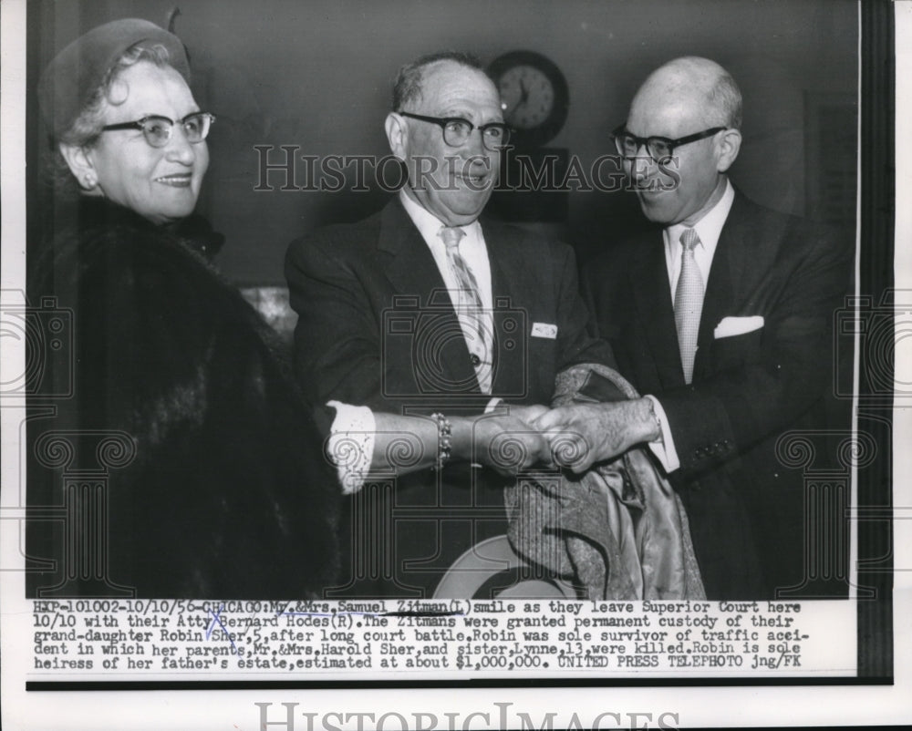 1956 Press Photo Mr and Mrs Samuel Zitman smile as they leave Superior Court - Historic Images