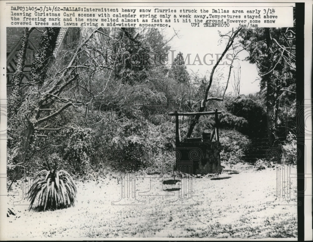 1962 Press Photo Dallas Texas snow flurries leave Christmas card scenes-Historic Images