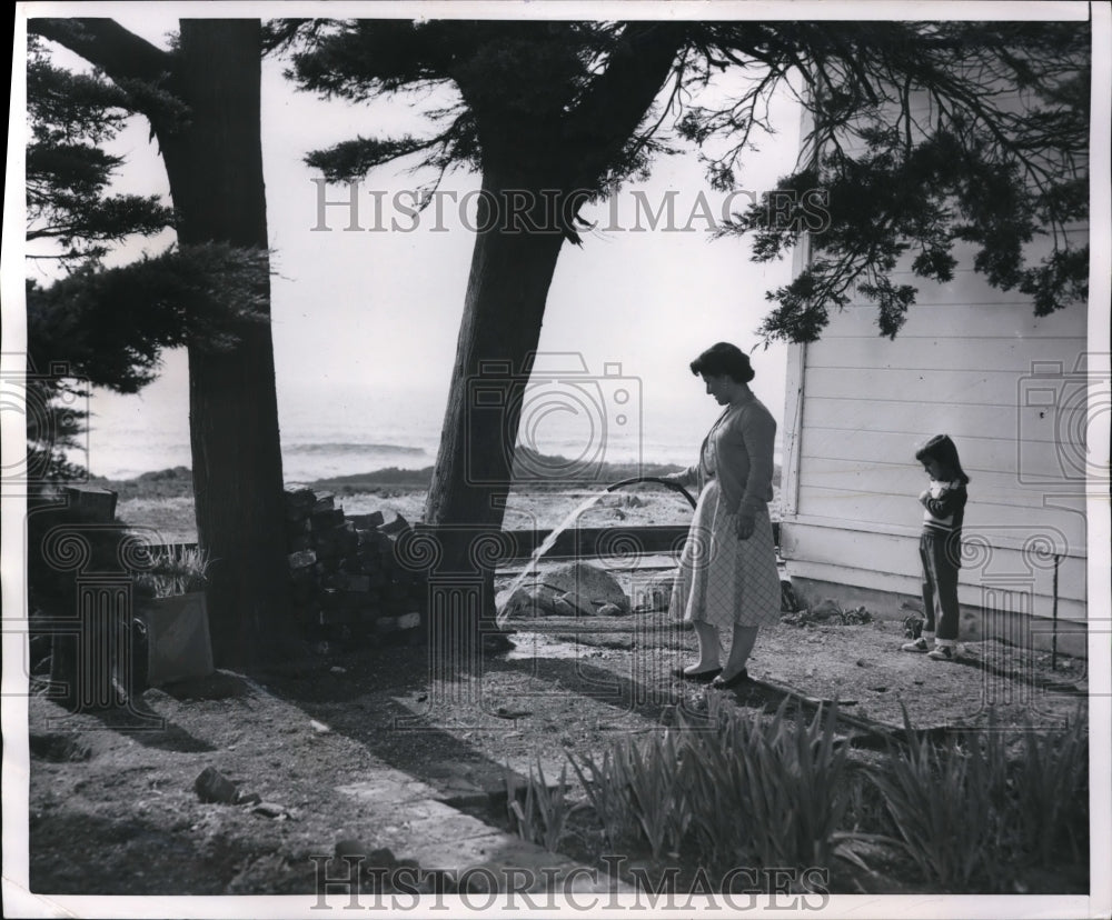 1954 Press Photo Dolores Jackson &amp; cypress trees at her home in Calif - Historic Images