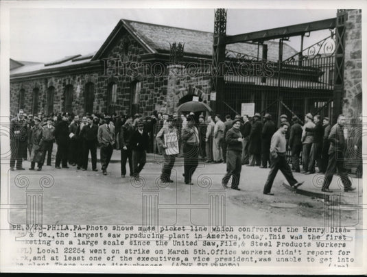 1948 Press Photo Philadelphia Pa pickets at Henry Disston & Co plant - Historic Images