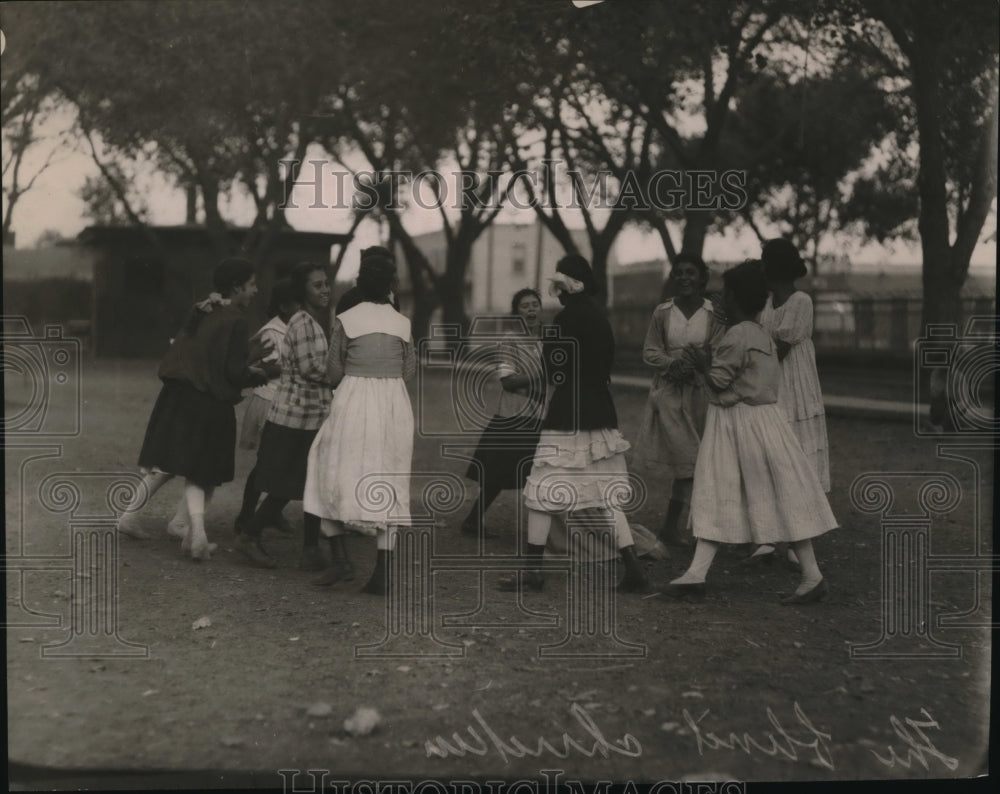 1920 Press Photo Mexican girls playing game called blind chicken - Historic Images