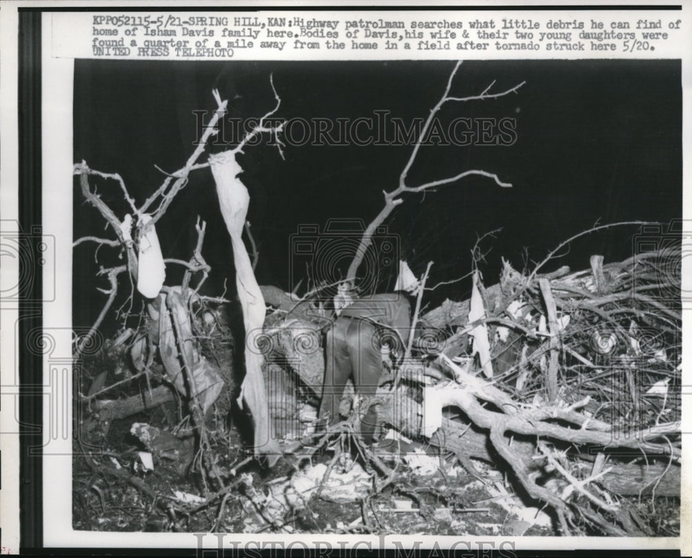 1957 Press Photo A Tornado killed the Davis family and destroyed their home - Historic Images