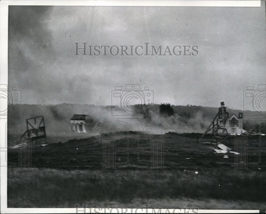 1941 Press Photo Bombed to open the new plant site in Louisiana paper mache city - Historic Images