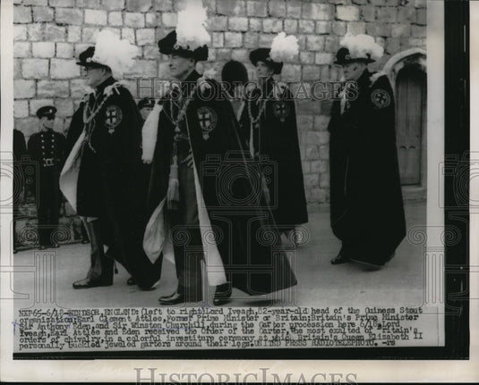 1956 Press Photo Britain's most exalted orders in a colorful investiture event - Historic Images