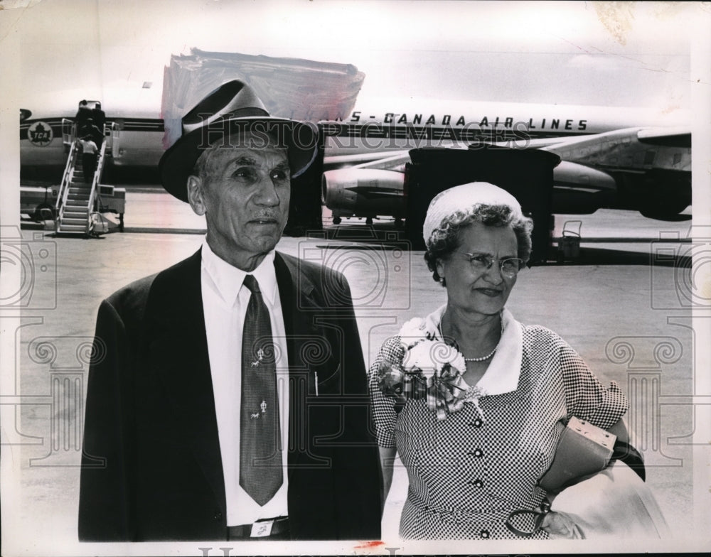 1962 Press Photo Mr. &amp; Mrs. Hegyi off to Hungary to celebrate Golden anniversary - Historic Images