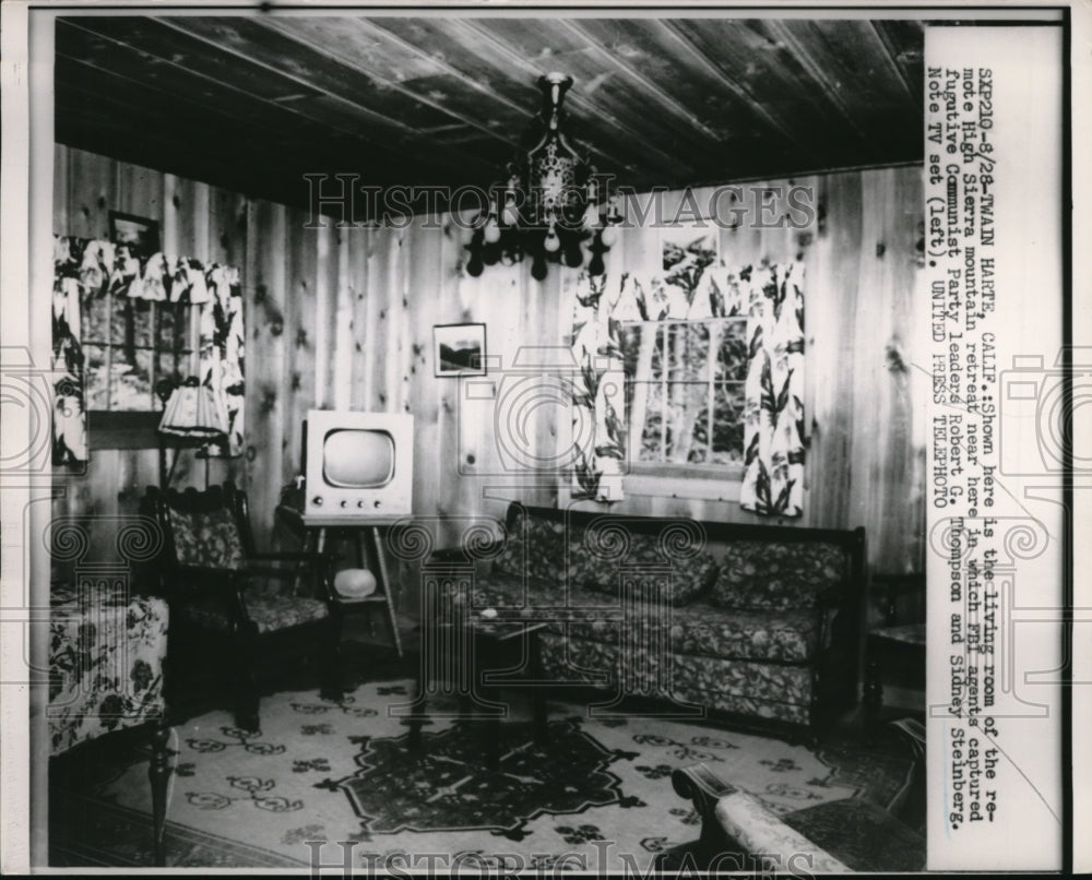 1953 Press Photo Sierra Mountain living room of the arrested communist leaders - Historic Images