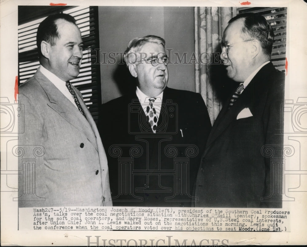 1948 Press Photo Joseph Moody Charles O&#39;neill and Harry Moses talking - Historic Images