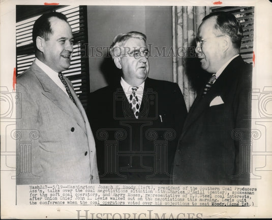 1948 Press Photo Joseph Moody Charles O'neill and Harry Moses talking - Historic Images