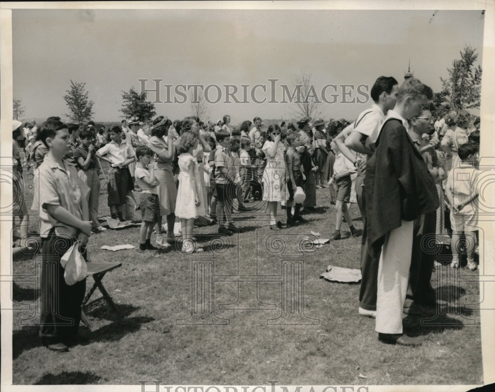 1940 Press Photo General view of Parents and Children listening to a concert-Historic Images