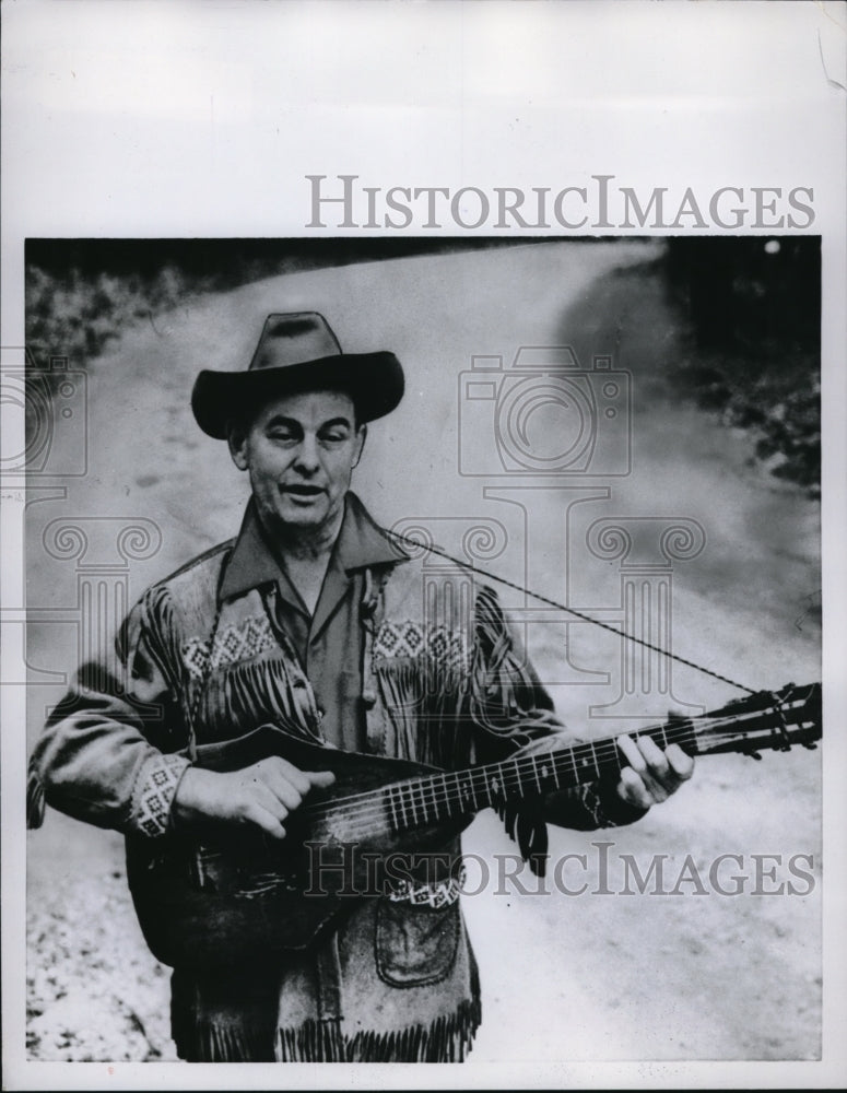 1959 Press Photo Jimmie Morris sings fold songs. - nec99381 - Historic Images