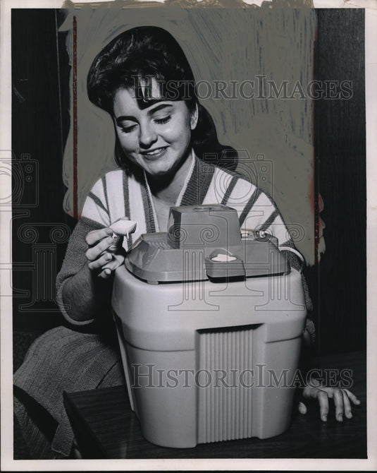 1962 Press Photo Mistic Air room de-humidifier bt Eaton Mfg Co - Historic Images