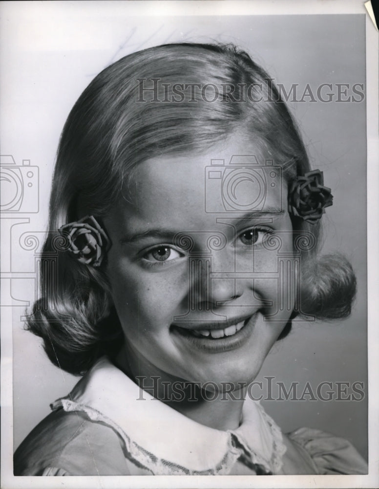 1958 Press Photo MacDonald Flower and Feather Co Junior Glamour Flower Bobs - Historic Images