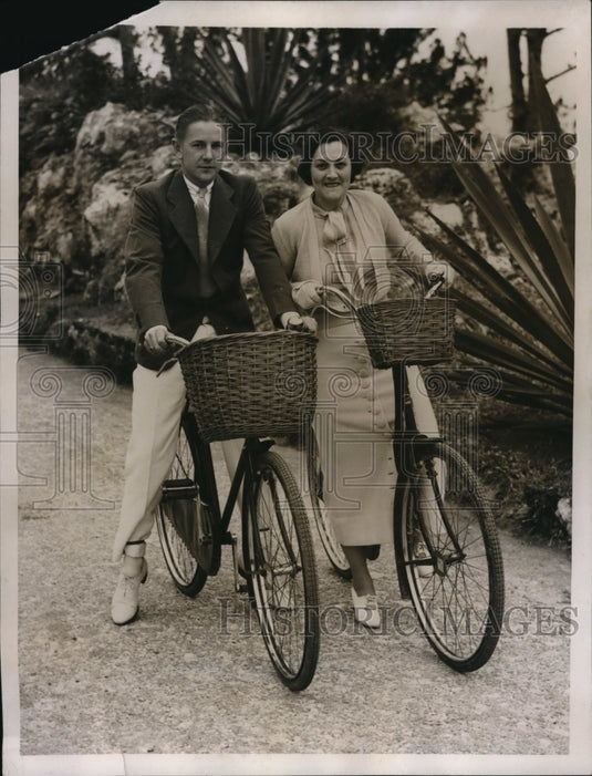 1936 Press Photo Mr & Mrs H D Meyer at Castle Harbour Bermuda - Historic Images