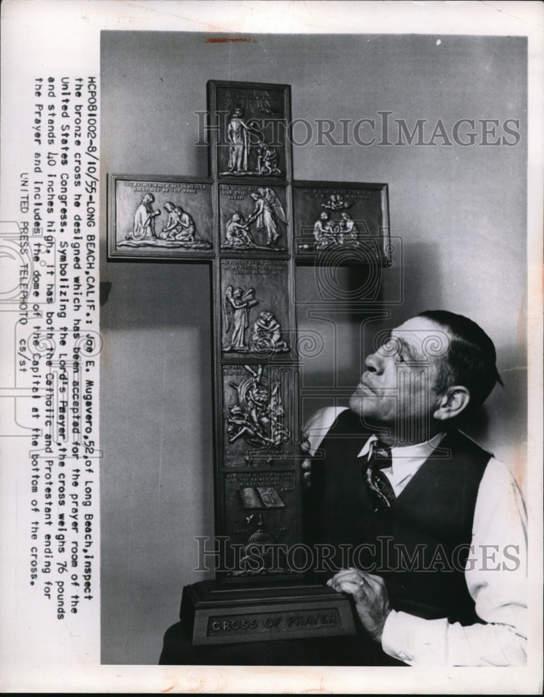 1955 Press Photo Joe E Mugavero of Long Beach inspects Bronze Cross - Historic Images