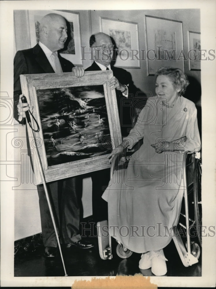 1955 Press Photo Mrs. A. Kae presents the first painting to launch the contest - Historic Images